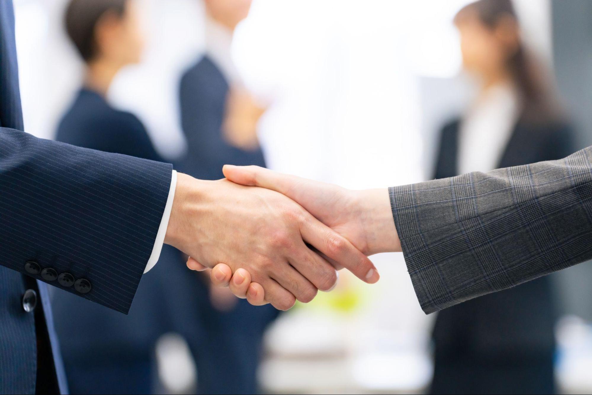 自社の広報だけでは難しいときは信頼できるPR会社と連携する